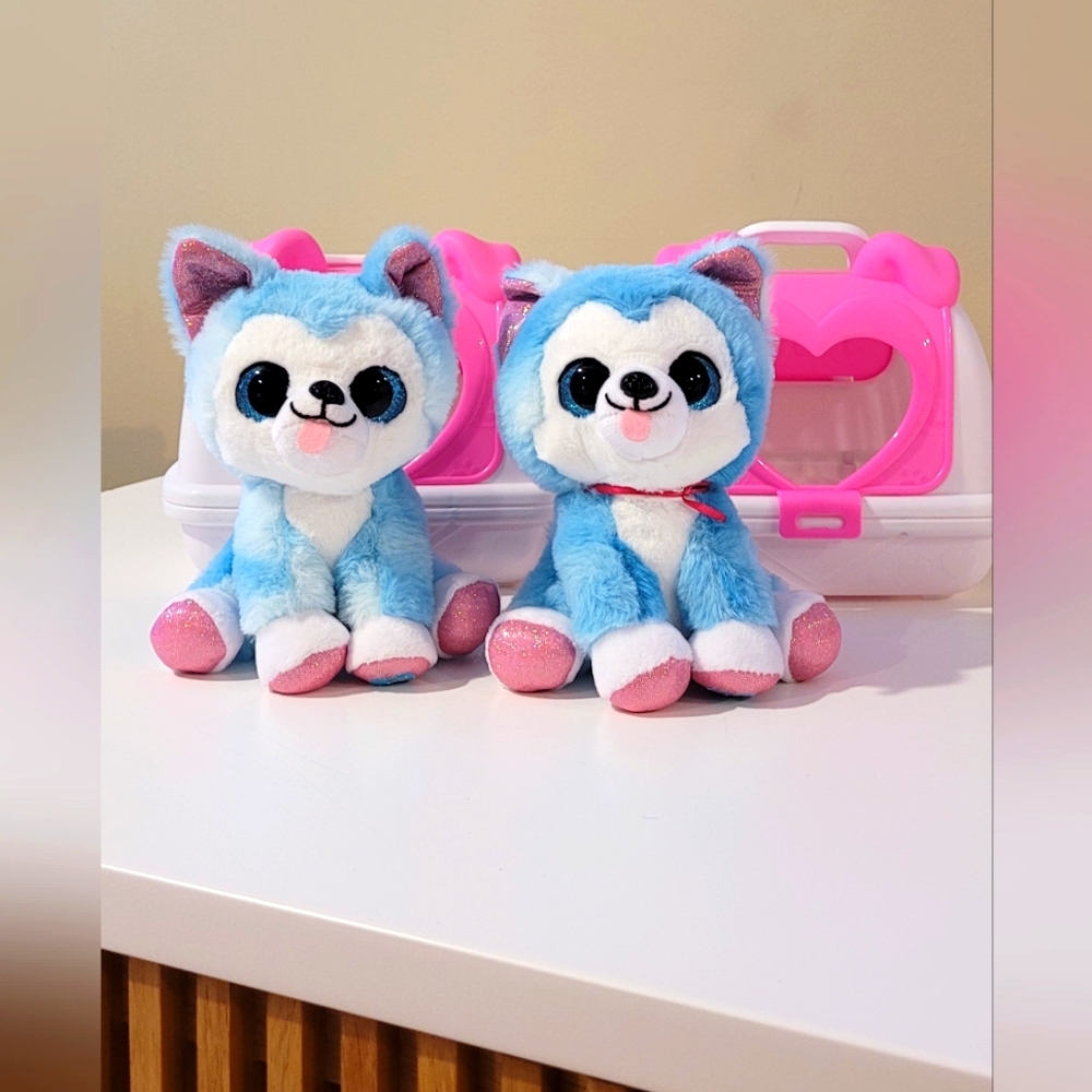 2 furry talking puppies